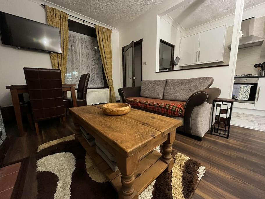 The Nook Crieff - Central 2-Bed With Garden :) Eksteriør bilde